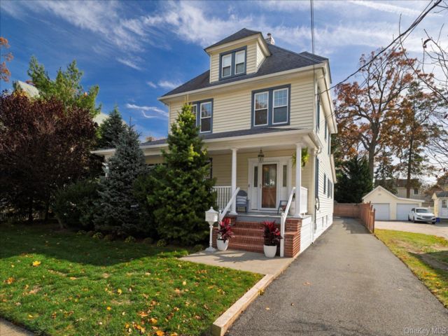  5 BR,  2.00 BTH &nbsp;Victorian style home in Rockville Centre