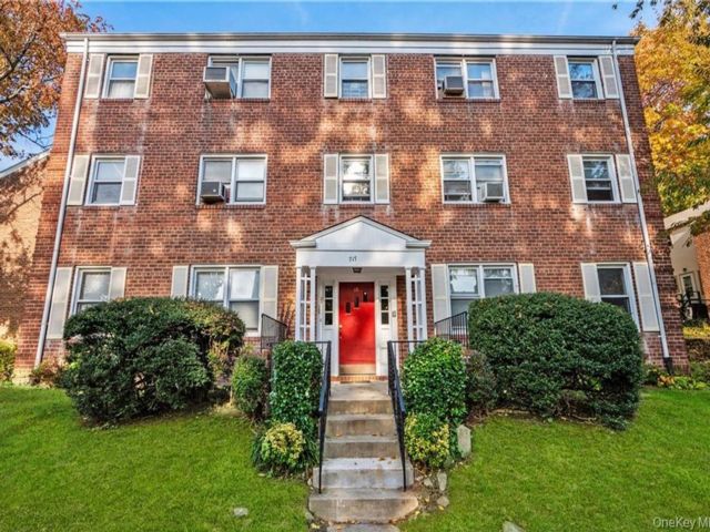  2 BR,  1.00 BTH &nbsp;Garden style home in Yonkers