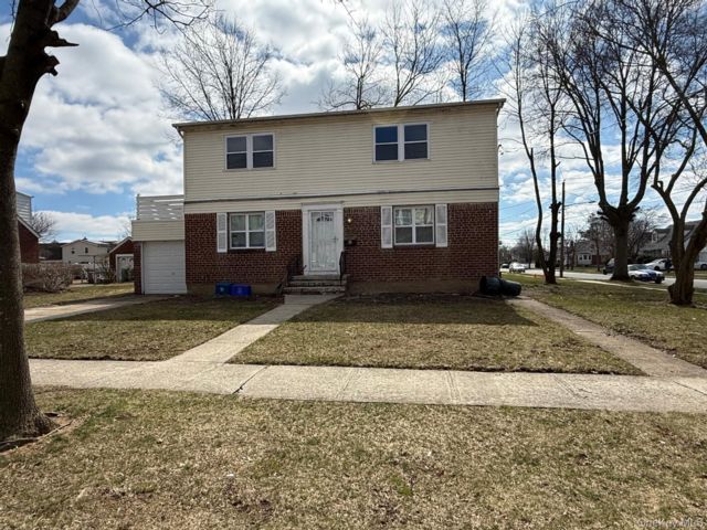  5 BR,  2.00 BTH &nbsp;Colonial style home in Hempstead
