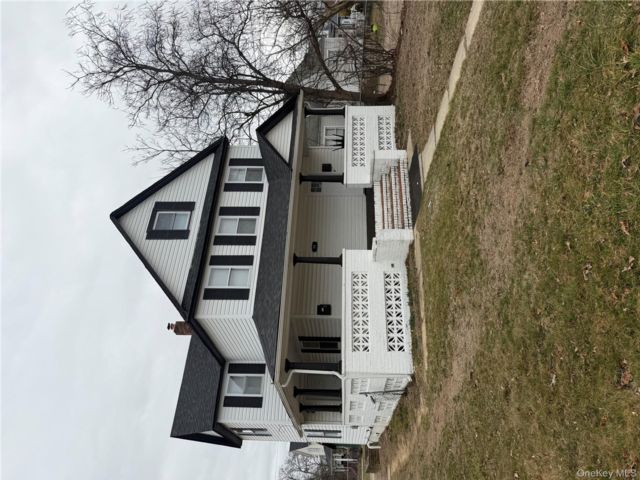  3 BR,  1.00 BTH &nbsp;Other style home in Bay Shore