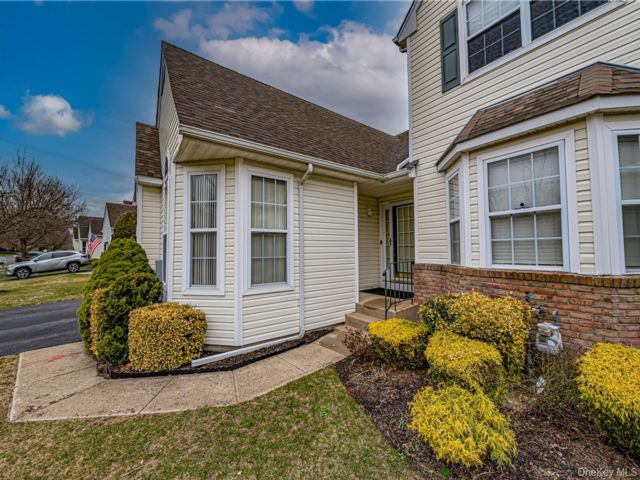  2 BR,  2.00 BTH &nbsp;Other style home in Port Jefferson Station