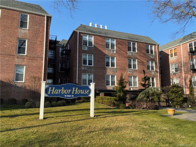 Studio,  1.00 BTH &nbsp;Garden style home in East Rockaway