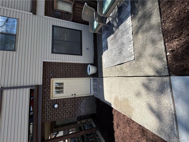  2 BR,  2.00 BTH &nbsp;Other style home in Coram