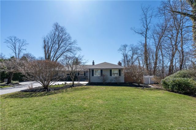  3 BR,  3.00 BTH &nbsp;Ranch style home in Huntington