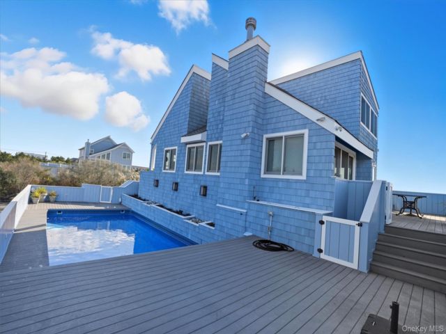  4 BR,  4.00 BTH &nbsp;Contemporary style home in Westhampton