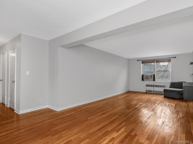 [Kingsbridge Real Estate, listing number 7267724]