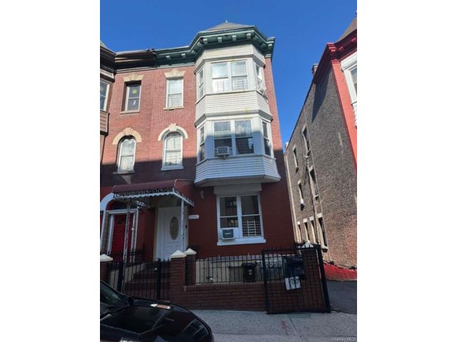  9 BR,  3.00 BTH &nbsp;House style home in Jerome Avenue
