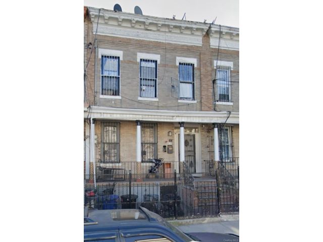  5 BR,  2.00 BTH &nbsp;House style home in Cypress Hills