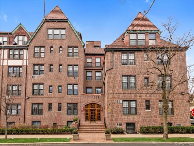  1 BR,  1.00 BTH &nbsp;Other style home in Forest Hills