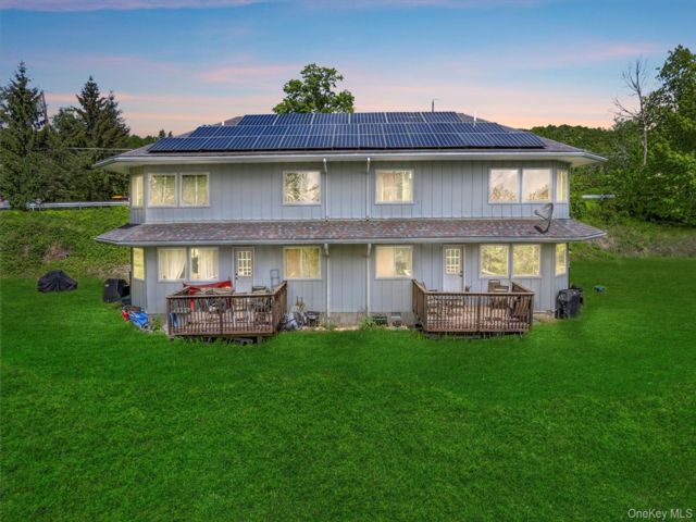  3 BR,  3.00 BTH &nbsp;Colonial style home in Port Jervis