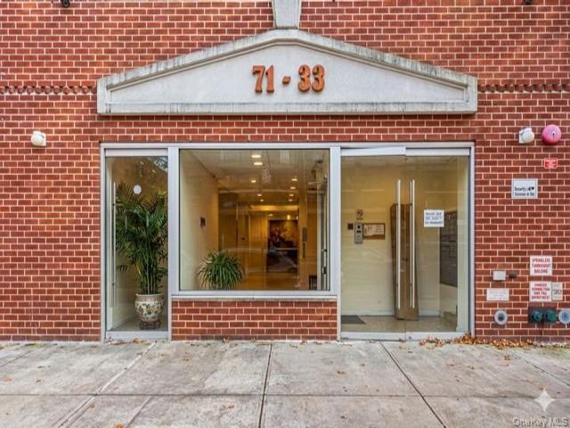  2 BR,  2.00 BTH &nbsp;Other style home in Fresh Meadows