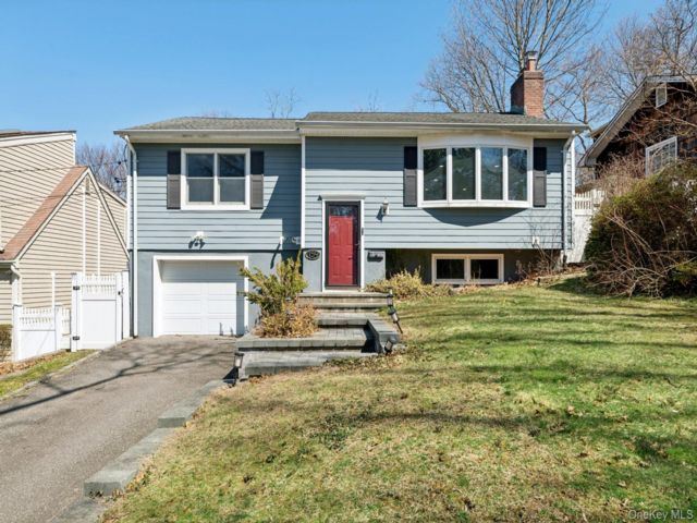  3 BR,  2.00 BTH &nbsp;Hi ranch style home in Northport