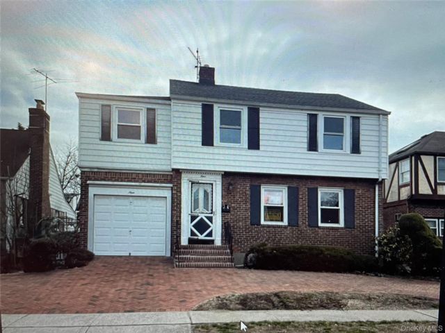  4 BR,  3.00 BTH &nbsp;Colonial style home in Valley Stream