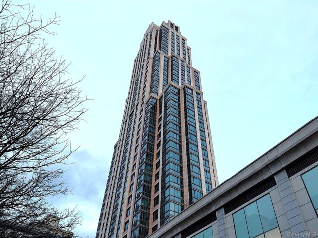  1 BR,  2.00 BTH &nbsp;Other style home in New Rochelle