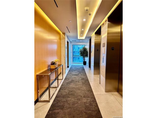  2 BR,  2.00 BTH &nbsp;Modern style home in Flushing