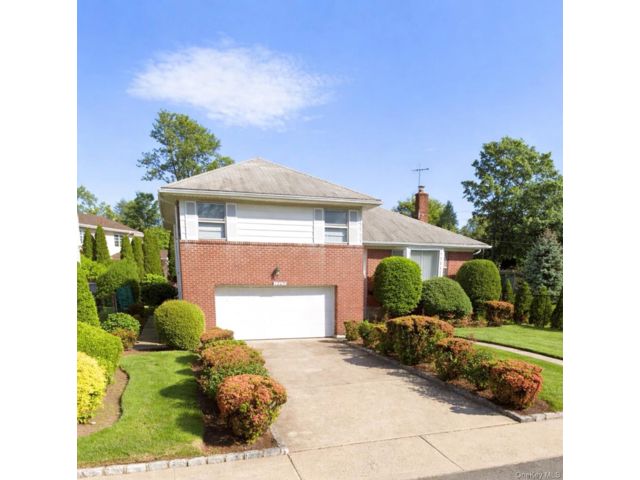  3 BR,  3.00 BTH &nbsp;Split level style home in Malverne