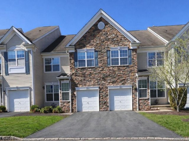  4 BR,  3.00 BTH &nbsp;Condo style home in Monroe