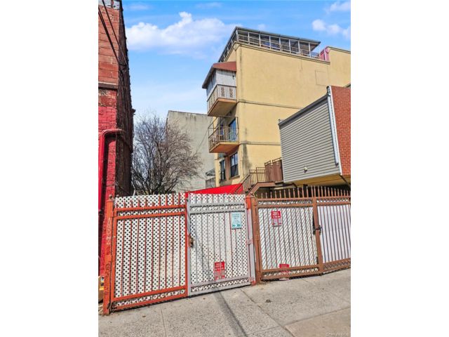 [PHOTO]