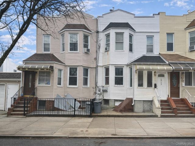  5 BR,  2.00 BTH &nbsp;House style home in Glendale