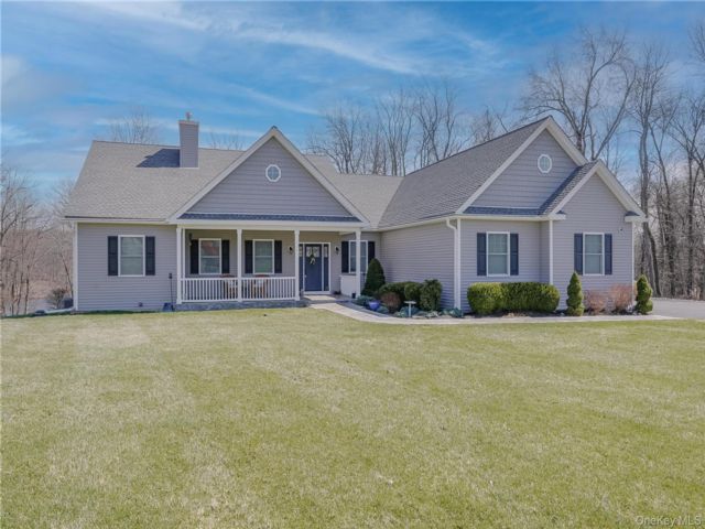  3 BR,  3.00 BTH &nbsp;Ranch style home in New Windsor