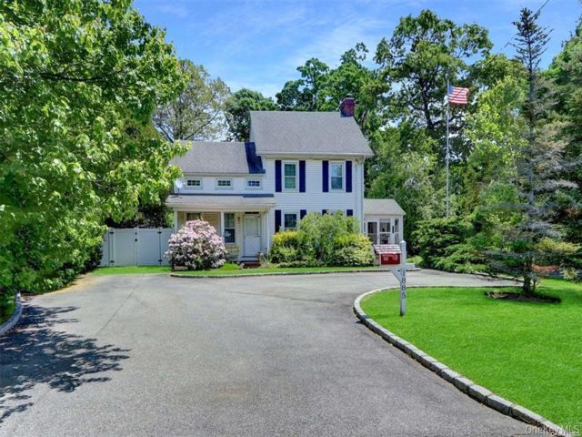  3 BR,  2.00 BTH &nbsp;Farmhouse style home in Seaford
