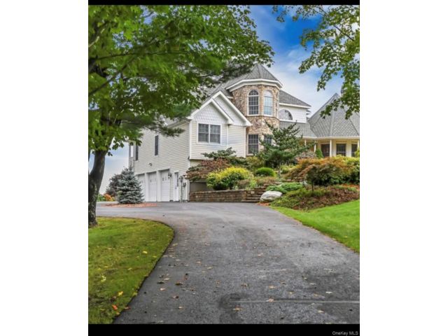  3 BR,  3.00 BTH &nbsp;Colonial style home in Bloomingburg