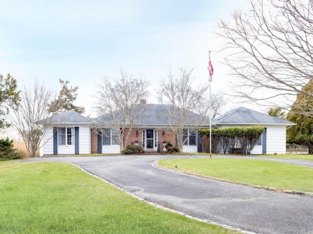  4 BR,  4.00 BTH &nbsp;Exp ranch style home in Westhampton Beach