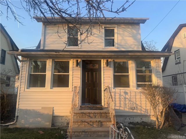  5 BR,  3.00 BTH &nbsp;Other style home in Jamaica