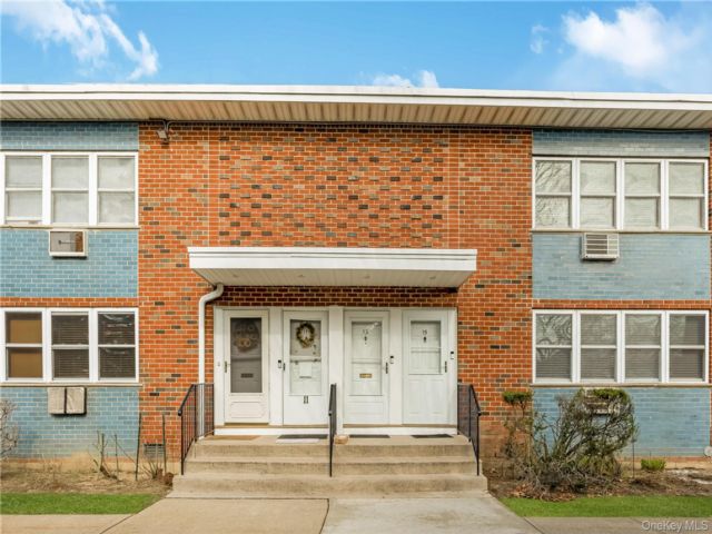 [West Babylon Real Estate, listing number 7268253]