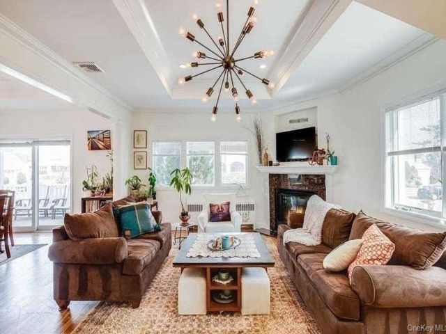  6 BR,  4.00 BTH &nbsp;Hi ranch style home in Long Beach