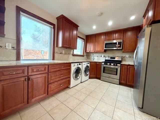  2 BR,  1.00 BTH &nbsp;Other style home in Oakland Gardens