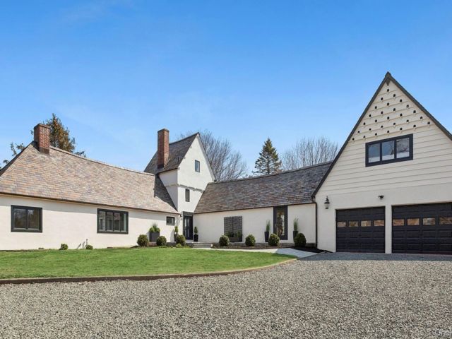  4 BR,  3.00 BTH &nbsp;Traditional style home in Montauk