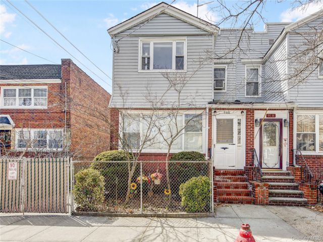  5 BR,  2.00 BTH &nbsp;House style home in Ozone Park