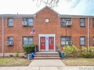  2 BR,  1.00 BTH &nbsp;Garden style home in Bayside