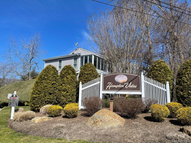  3 BR,  2.00 BTH &nbsp;Garden style home in Manorville