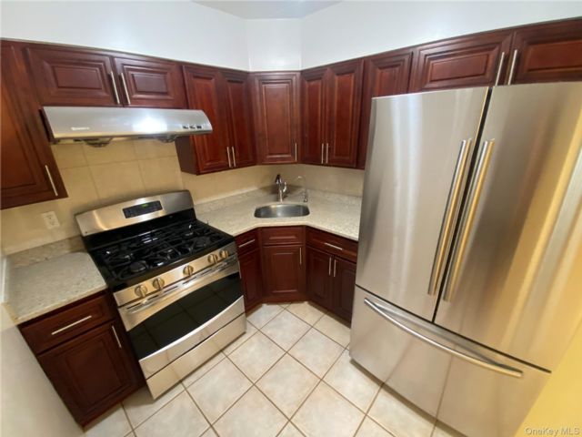  2 BR,  2.00 BTH &nbsp;Other style home in Little Neck