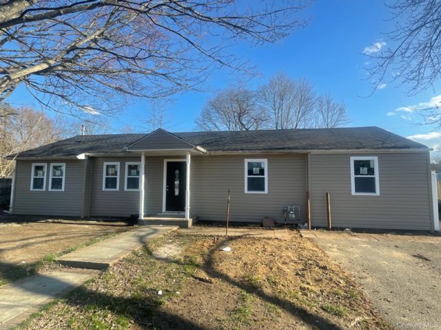  5 BR,  2.00 BTH &nbsp;Ranch style home in Central Islip