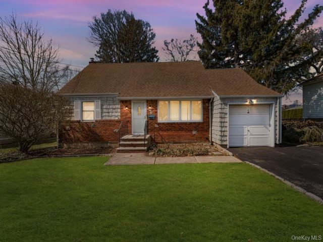 [Plainview Real Estate, listing number 7268625]