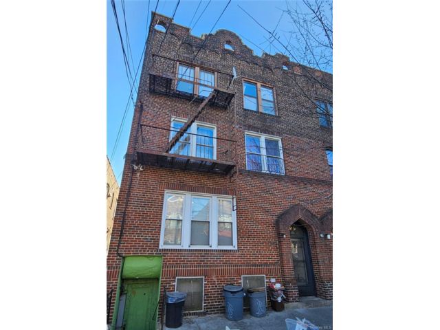 Studio,  0.00 BTH &nbsp;House style home in Woodside