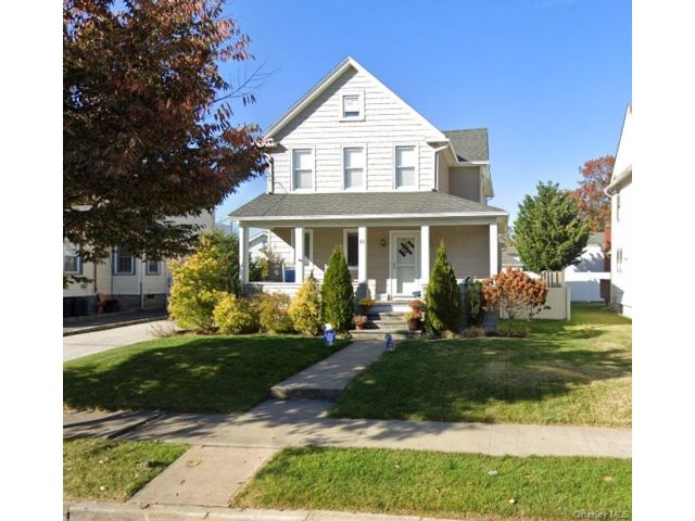 1 BR,  1.00 BTH &nbsp;Colonial style home in Lynbrook