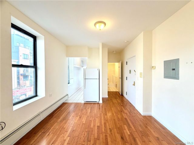  2 BR,  1.00 BTH &nbsp;House style home in Boro Park