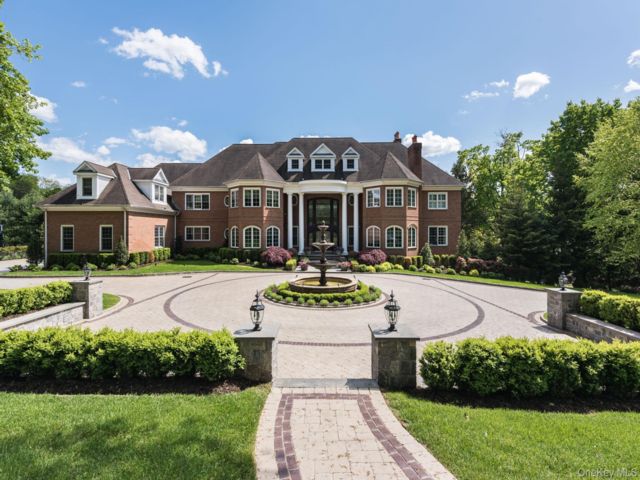  8 BR, 11.00 BTH &nbsp;Colonial style home in Purchase