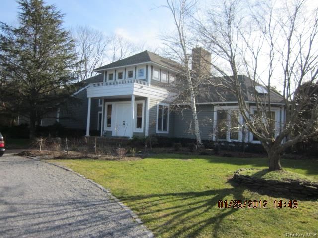  4 BR,  3.00 BTH &nbsp;Traditional style home in Westhampton