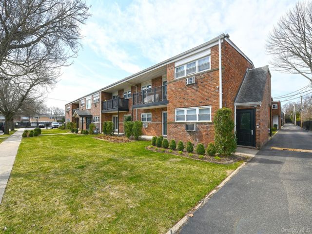  1 BR,  1.00 BTH &nbsp;Other style home in Farmingdale