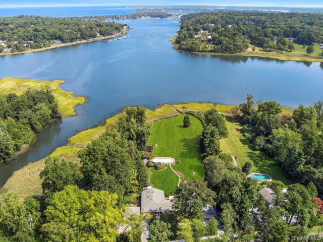  5 BR,  5.00 BTH &nbsp;Exp ranch style home in Locust Valley