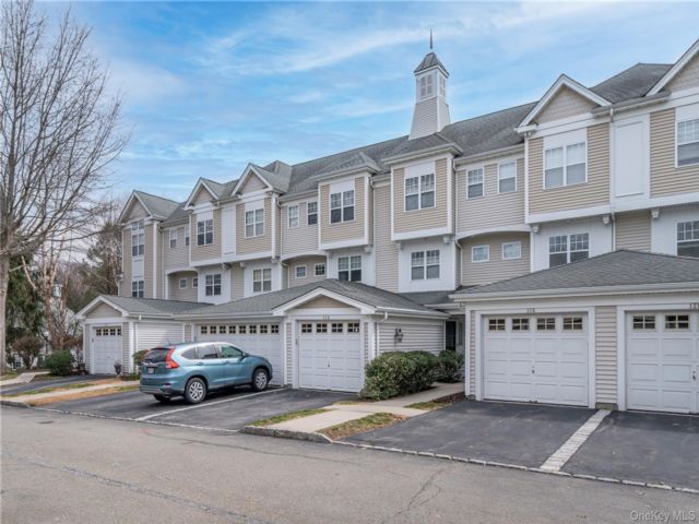  2 BR,  3.00 BTH &nbsp;Condo style home in Peekskill
