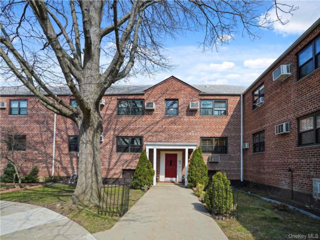 [Howard Beach Real Estate, listing number 7268918]