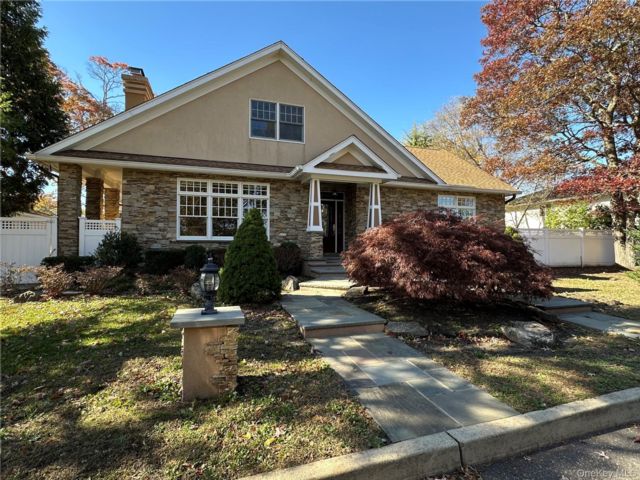  4 BR,  3.00 BTH &nbsp;Exp cape style home in Farmingville