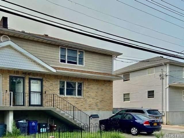  5 BR,  4.00 BTH &nbsp;Hi ranch style home in Howard Beach