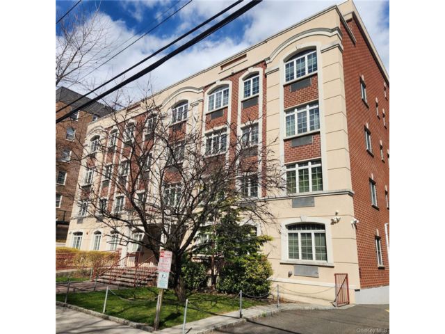  2 BR,  2.00 BTH &nbsp;Other style home in Kew Gardens